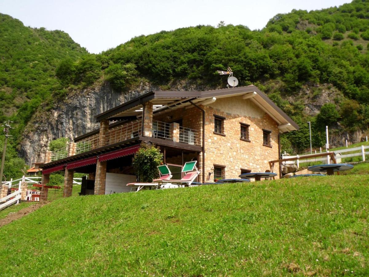 In A Green And Relaxing Atmosphere With Pool And Stunning Lake View Marone Exterior photo